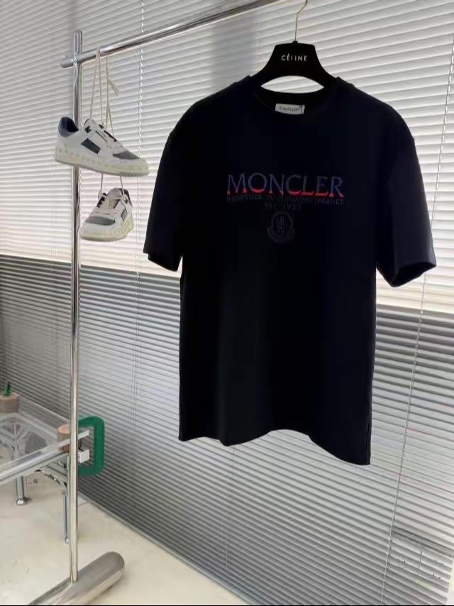 몽클레어 공용 반팔티 자수