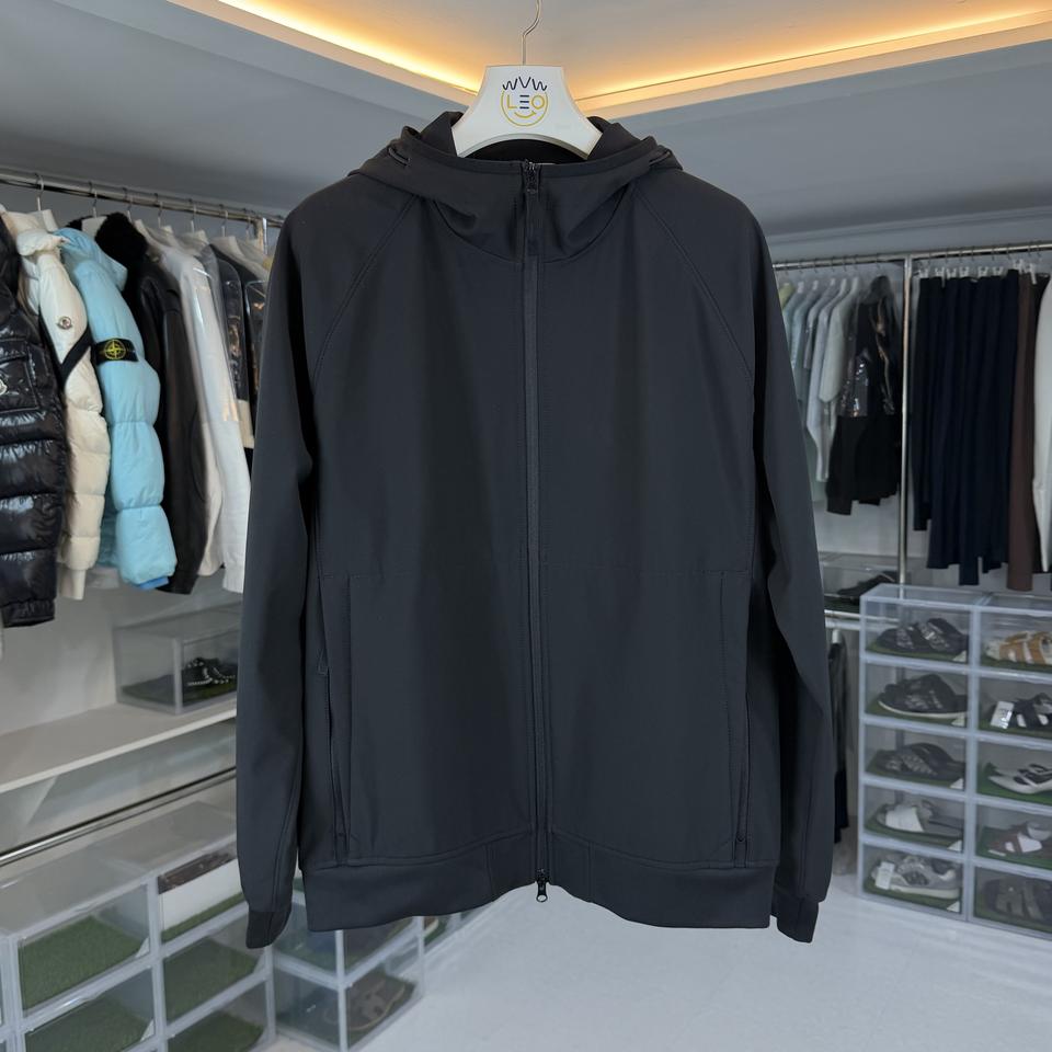 [리오브전포점] 23ss 스톤아일랜드 라이트 소프트쉘 후드집업