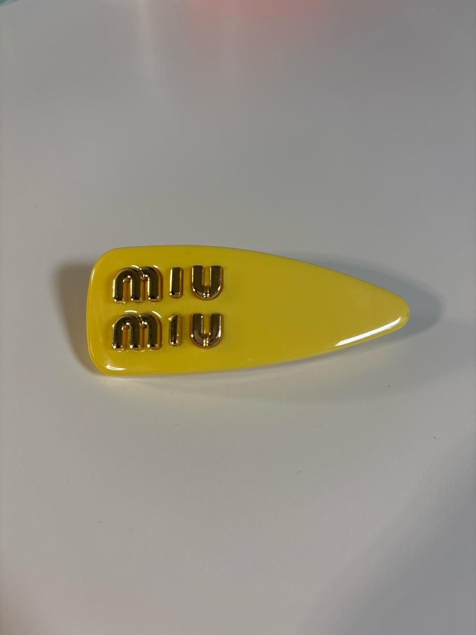 미우미우 헤어핀