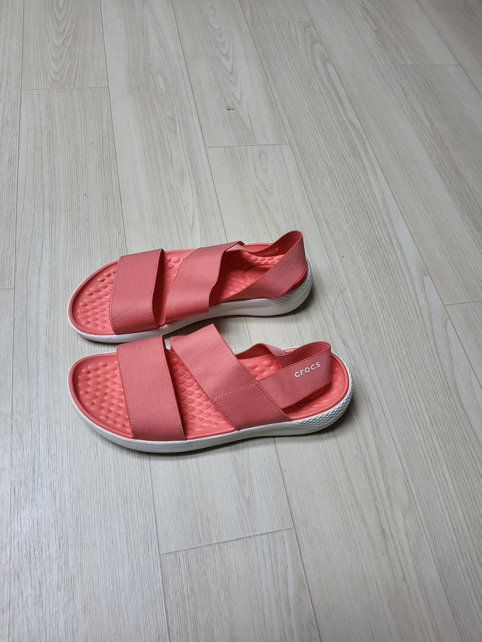 새상품  크록스 여 230ㅡ235