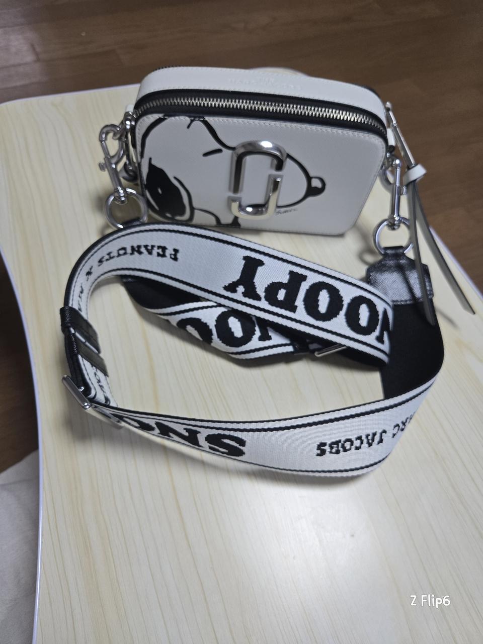 마크제이콥스 스누피 스퀘어백