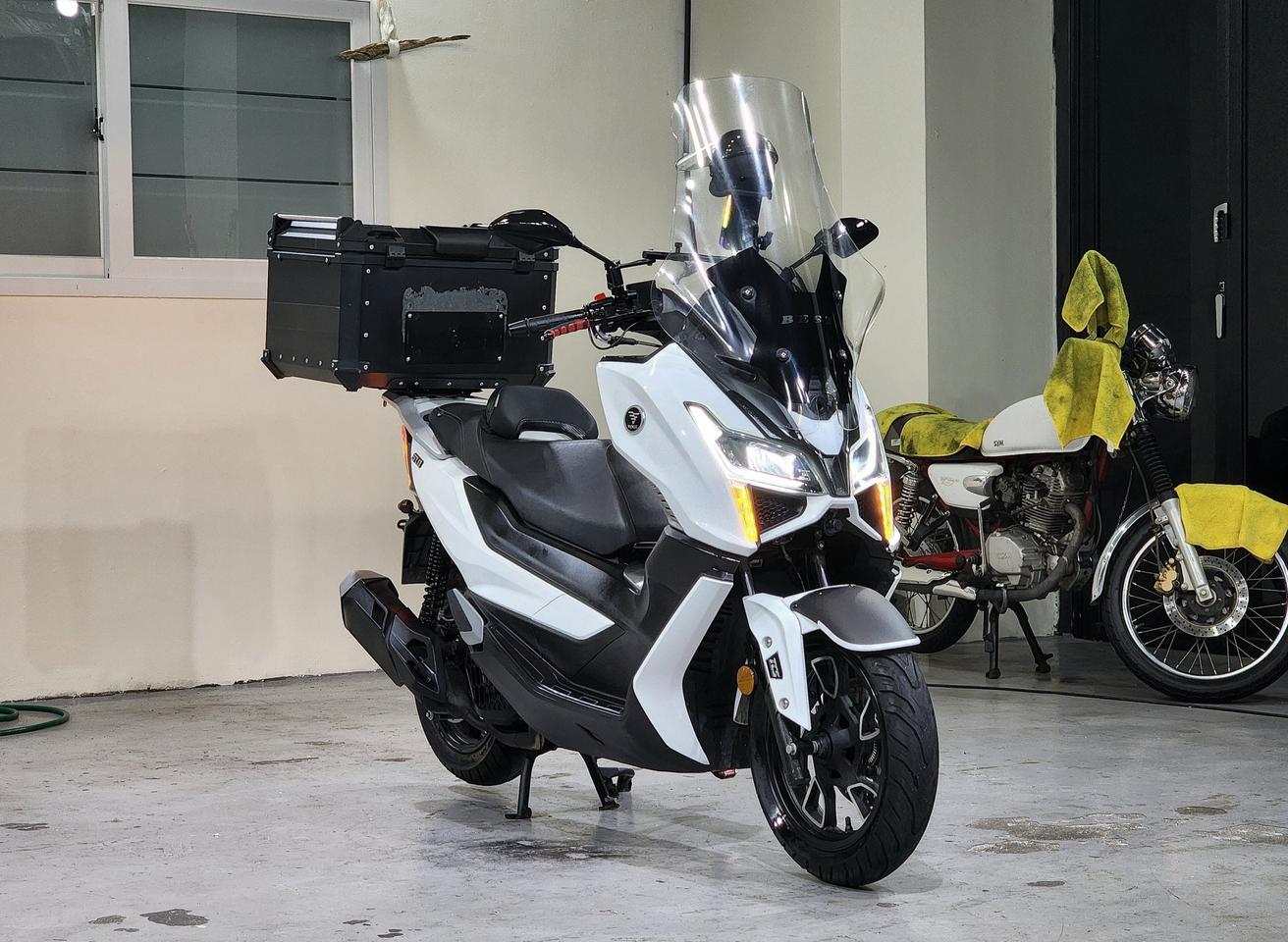 25년.보그sr1 125오토바이 판매