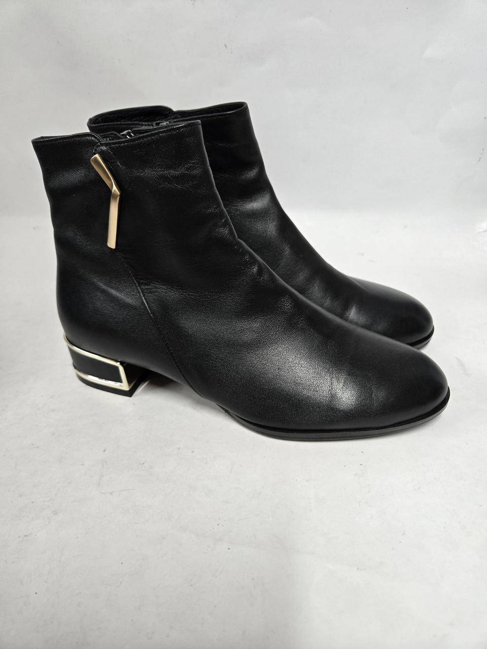 소다 블랙 가죽 앵클부츠 금장 포인트 230mm