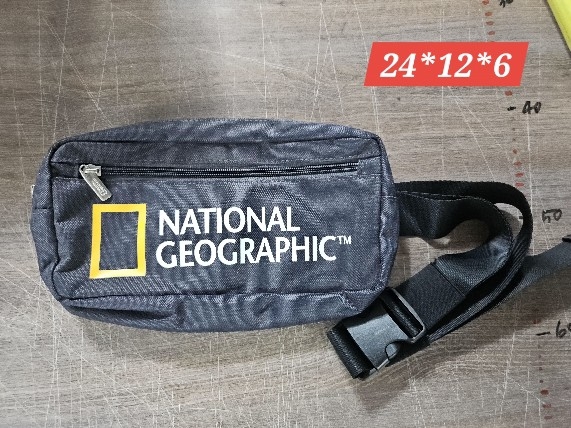 내셔널지오그래픽 빅로고 힙색 그레이