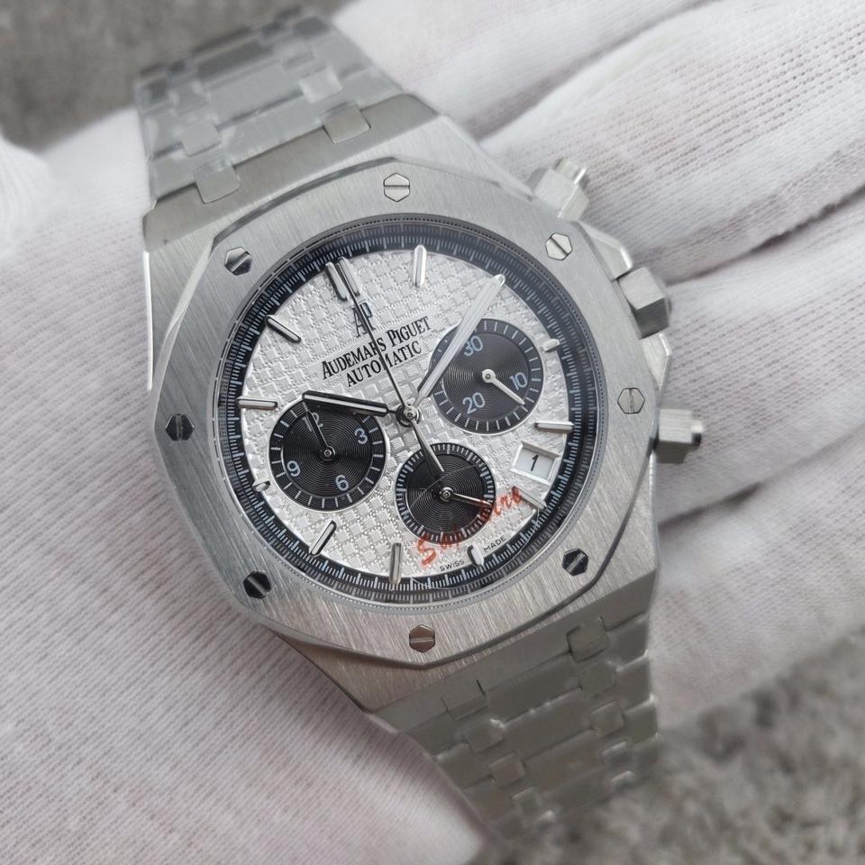 오데마피게 로얄오크 크로노그래프 화이트 메탈