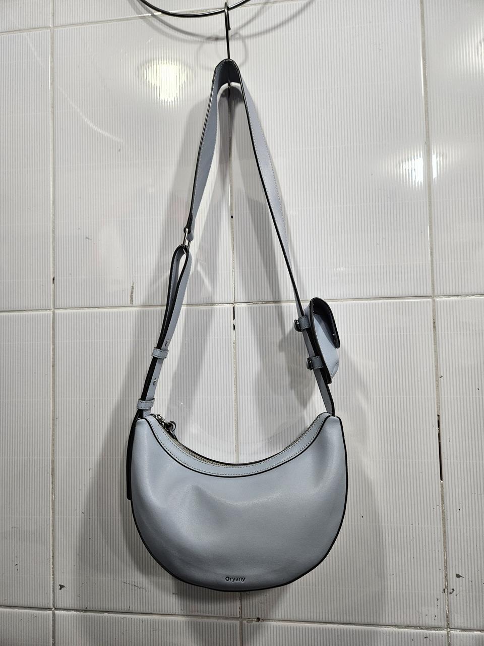 오야니크로바디백