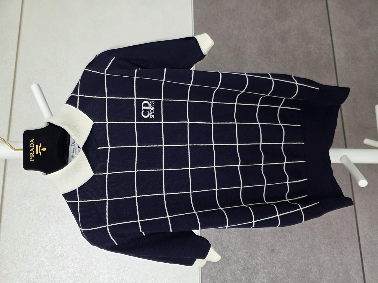 크리스찬 디올 스포츠 카라 반팔 니트 90사이즈