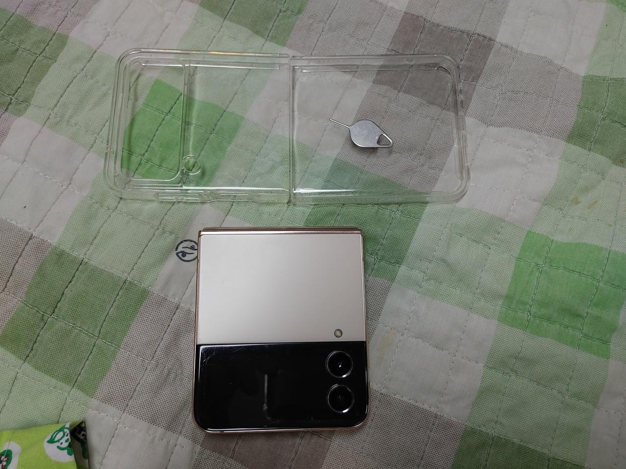 그냥 새폰급 ㅡ 갤럭시 Z플립4 256GB