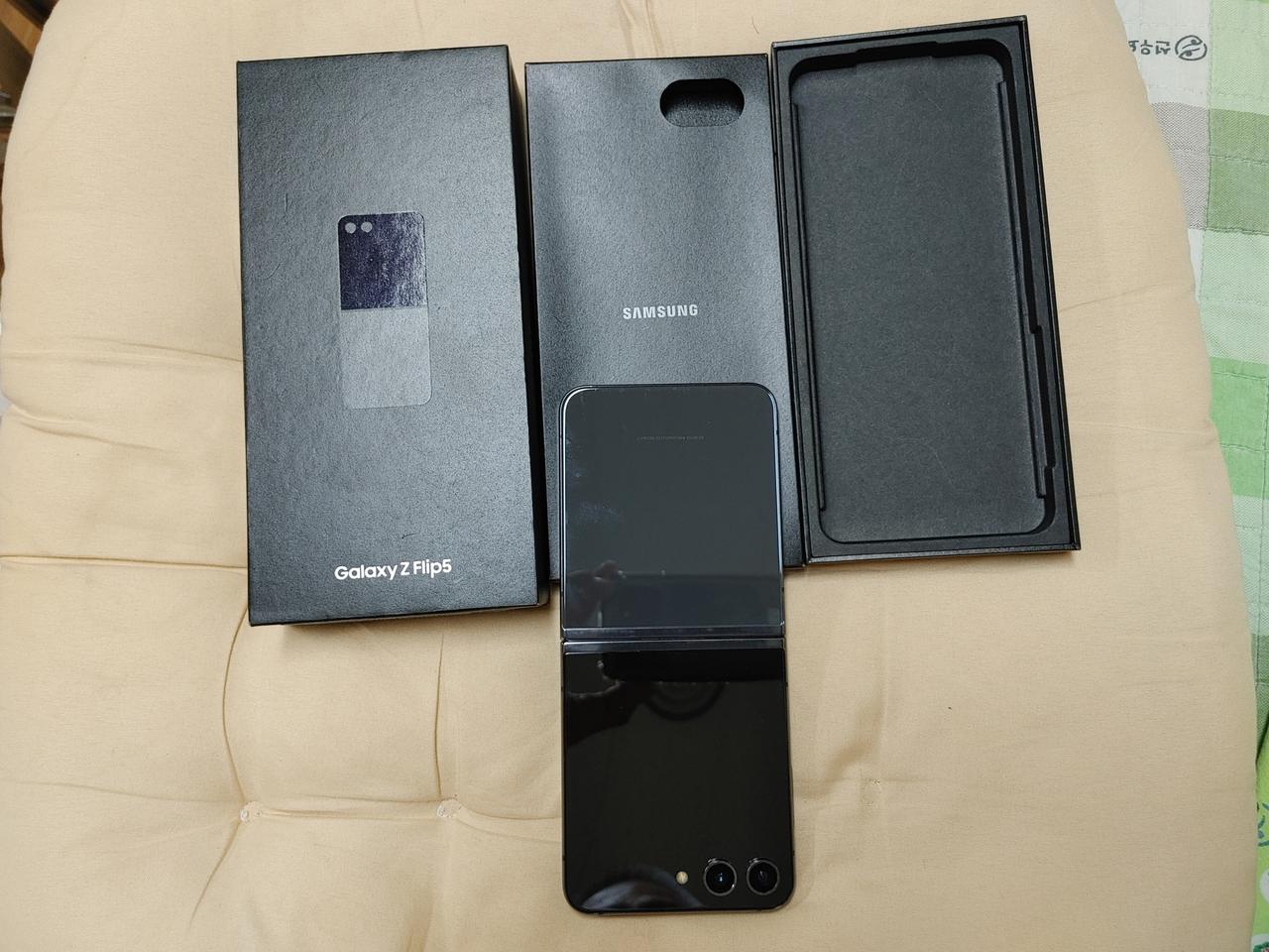 자급제 ㅡ A급 갤럭시 Z플립5 256GB