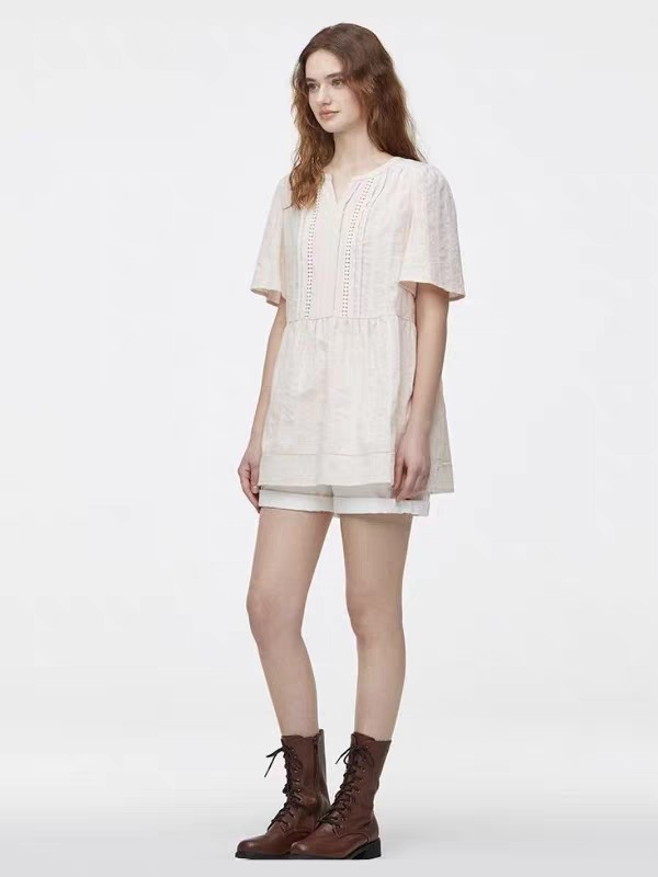 써스데이아일랜드. 블라우스