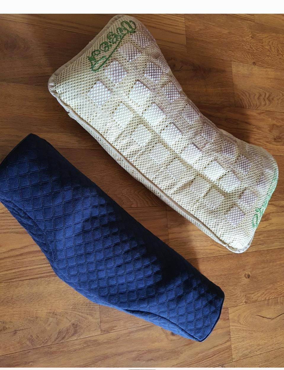 기능성베게2개 목을 받쳐줘서 잠자리가 편함 2개 합 아주 저렴하게 1만원