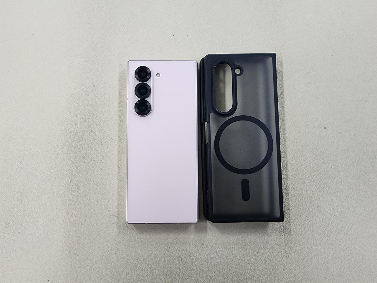 갤럭시폴드6 256G  무잔상  상태굿 케이스포함 ^^