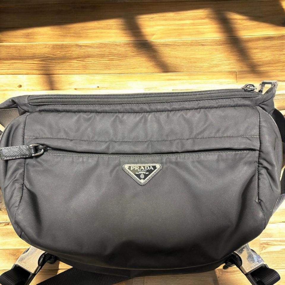 프라다 바이커백 라지 블랙