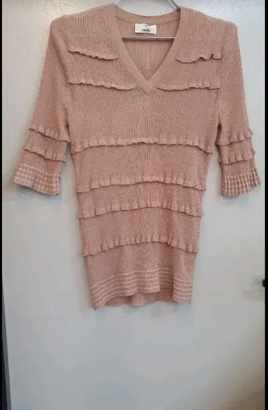 여성 오브제 러플 반팔 니트 95사이즈입니다.  러플 디테일이 있어 여