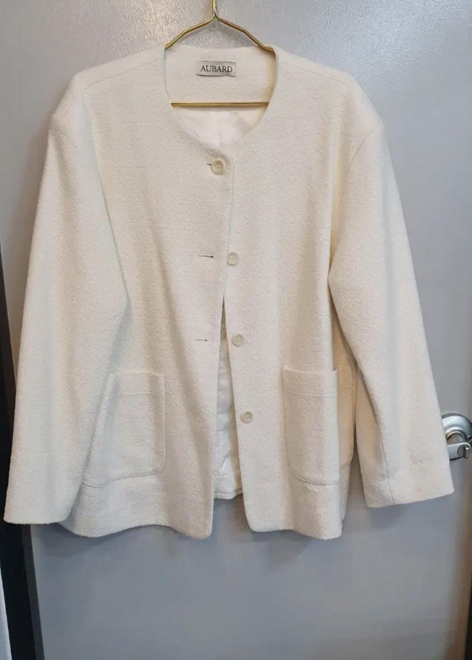 AUBARD (어바드)아이보리색 자켓 프리고급지고이뻐요스커트 바지에다