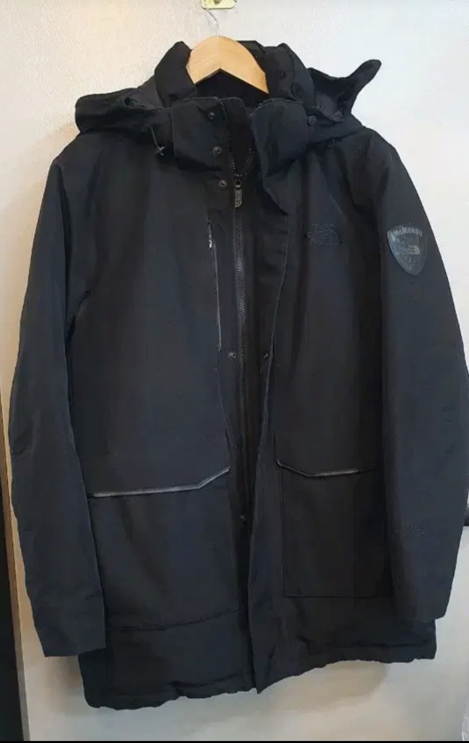 노스페이스 맥머도 블랙 남성 패딩 점퍼 100사이즈입니다. 무난한 디자인