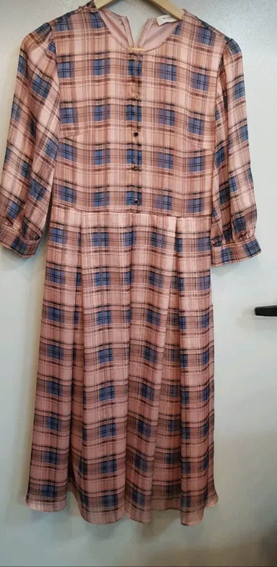 모조에스핀 원피스 은은한 색감의 체크 롱 원피스입니다. 55사이즈이며,
