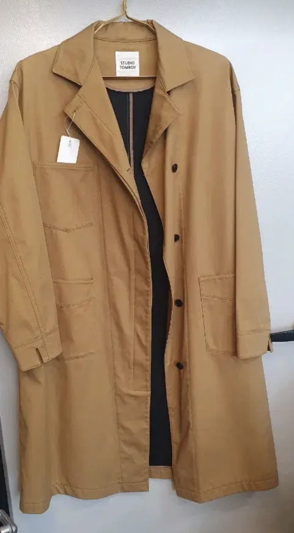 스튜디오 톰보이 롱트렌치코트 판매합니다. 카멜색상이라 가을에 코디하기 용