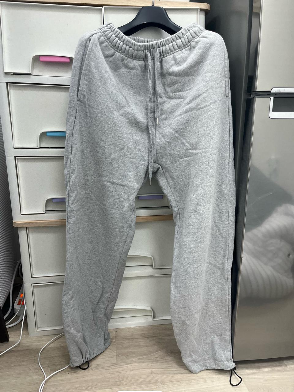 앳더모먼트 바지