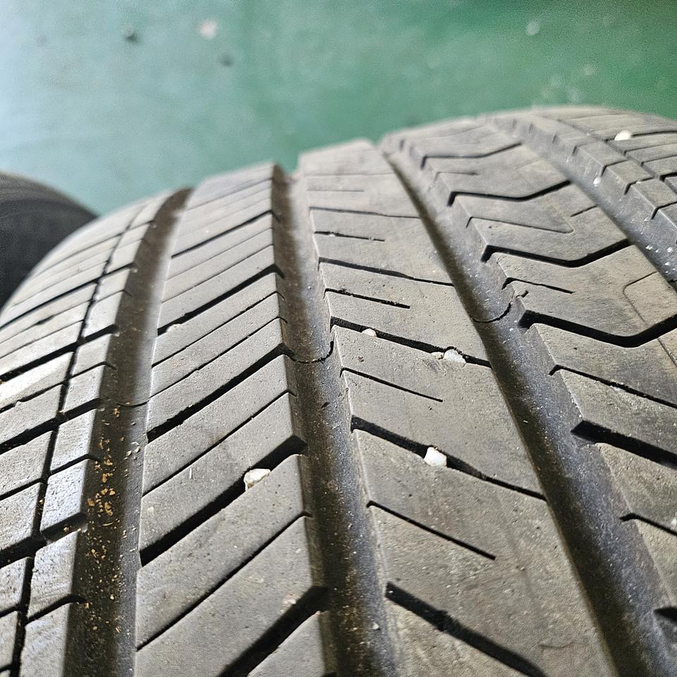 235 45 18 마제스티9 중고 팝니다