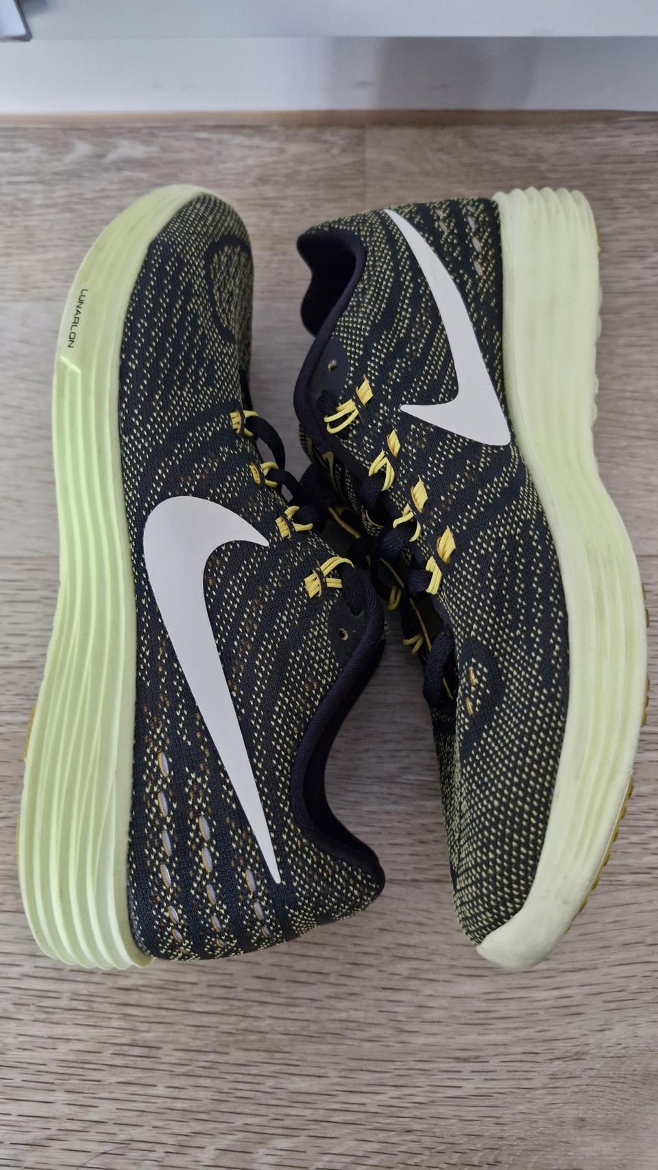 나이키 루나템포 런닝화 235