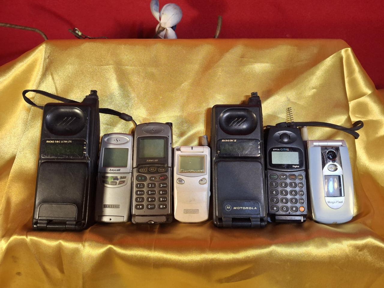 구형 핸드폰 7점
