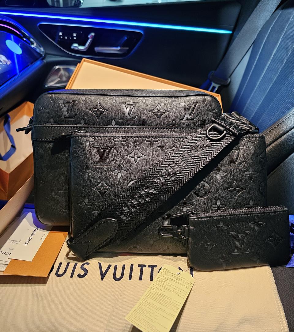  루이비통 올레더 쉐도우 트리오 메신저 크로스백 신형 블랙 25년(새상품