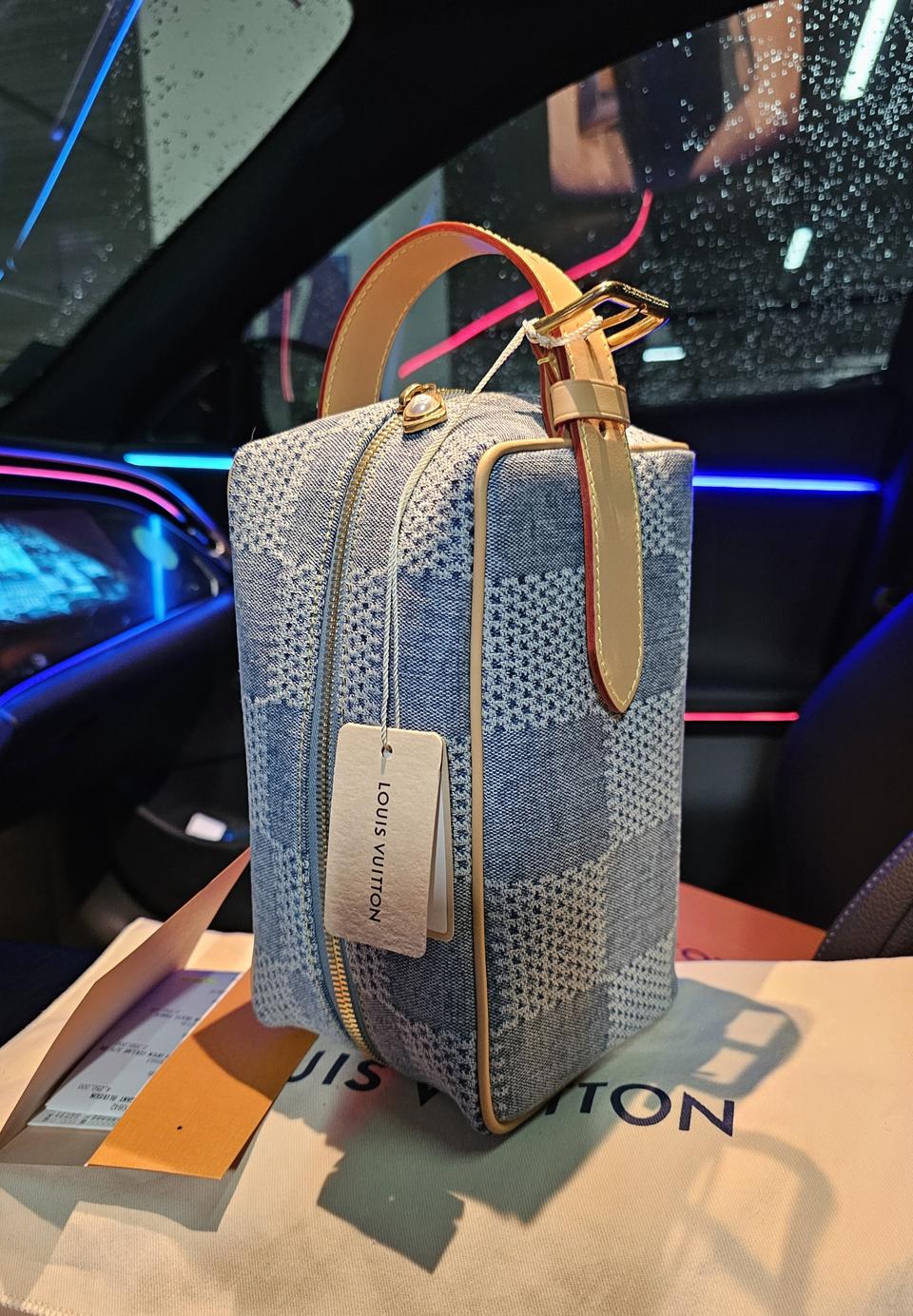 루이비통 퍼렐 한정판 데님 진주 락커 돕키트 클러치백 (새상품)