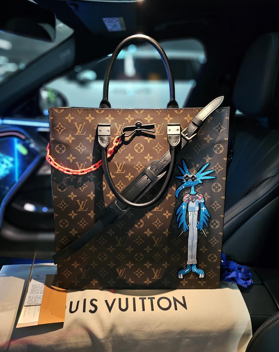 루이비통 버질아블로 캐릭터 자수 모노그램 삭플라 크로스백(새상품)