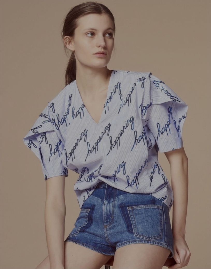 산드로 스팽글 레터링 스트라이프 볼륨소매 블라우스 1  사이즈