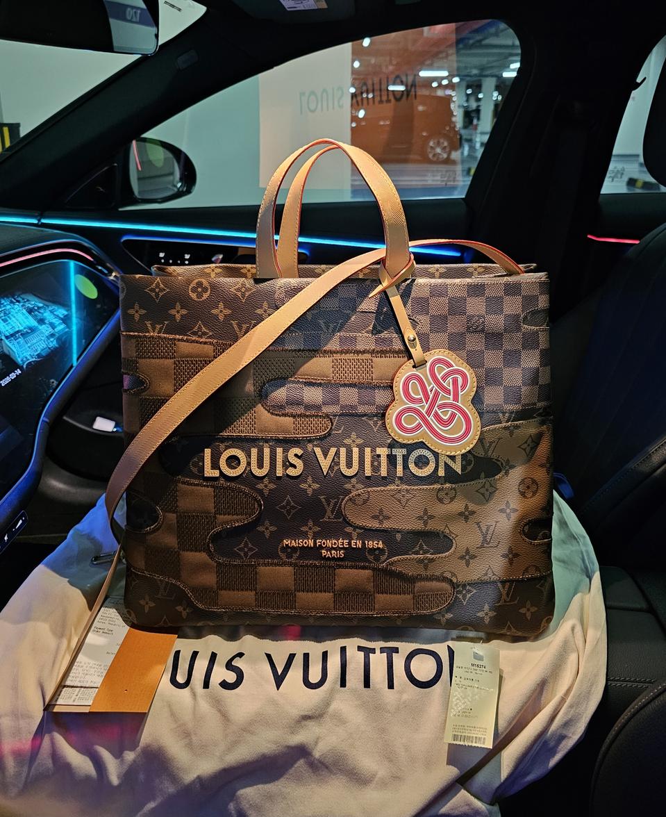 루이비통 니고x퍼렐 한정판 쇼퍼 토트백MM 크로스백