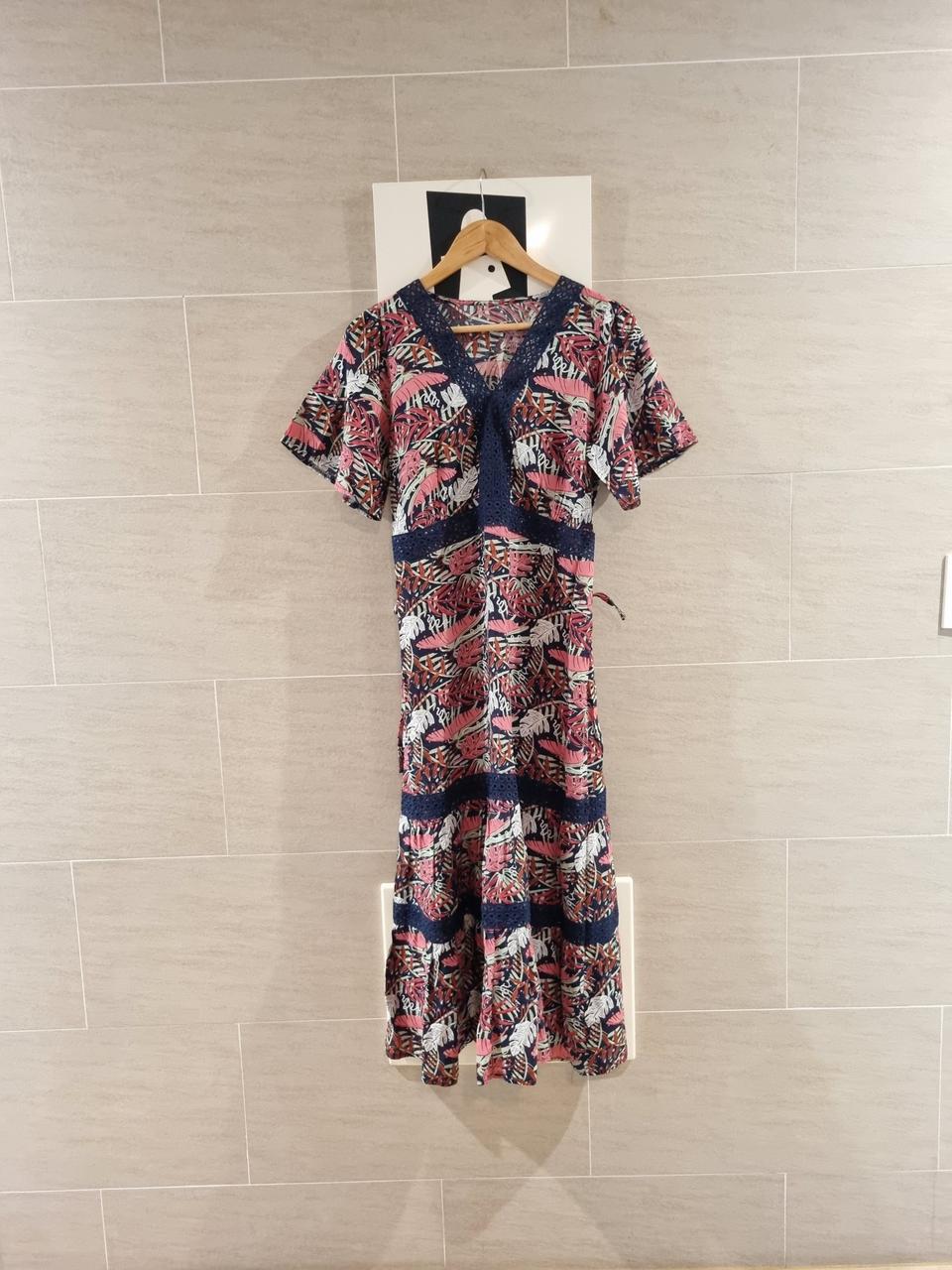 패턴롱원핏~브이넥 레이스장식