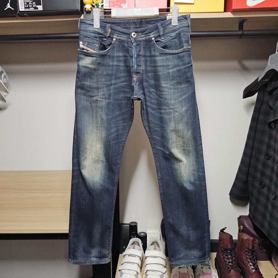 디젤 IAKOP 레귤러슬림 테이퍼드 남성청바지 30-31