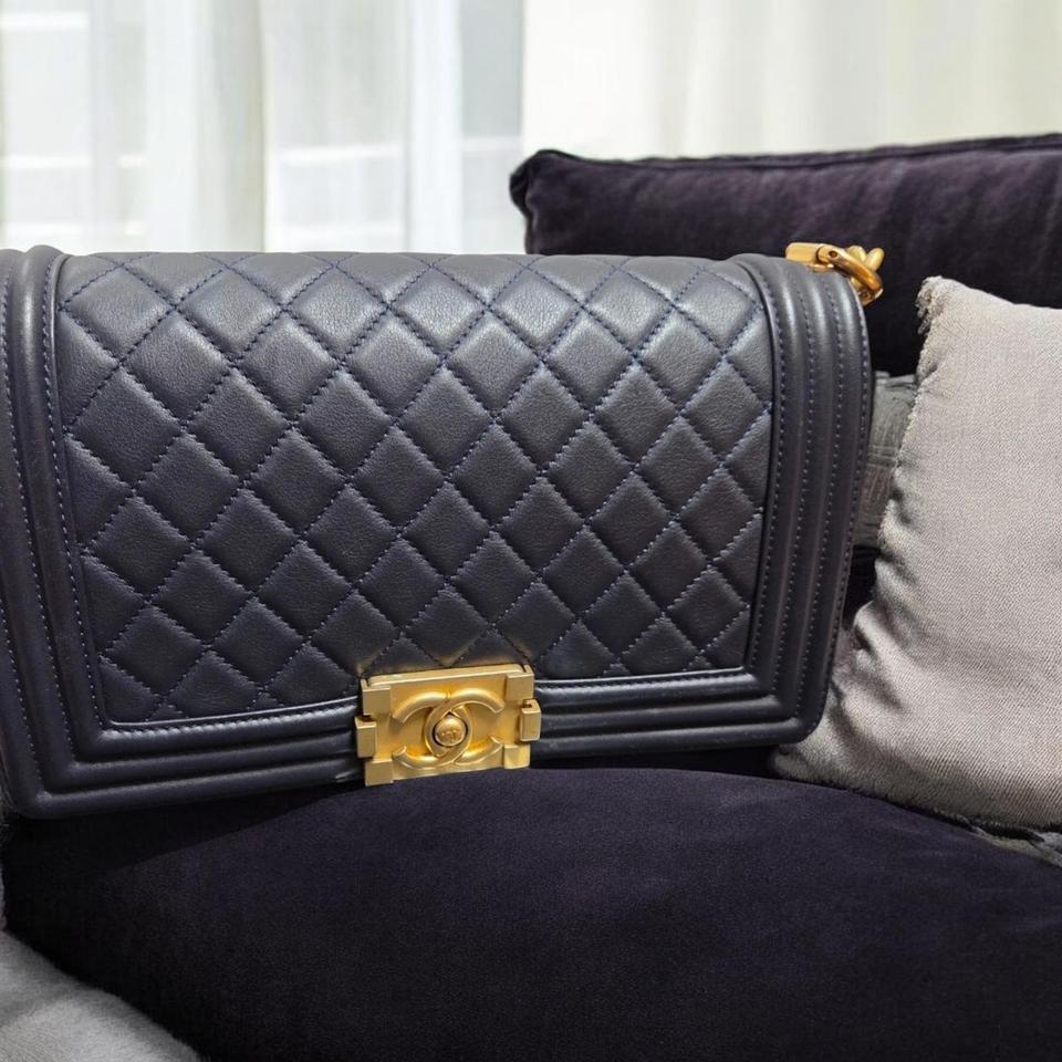 샤넬 보이백 네이비 금장