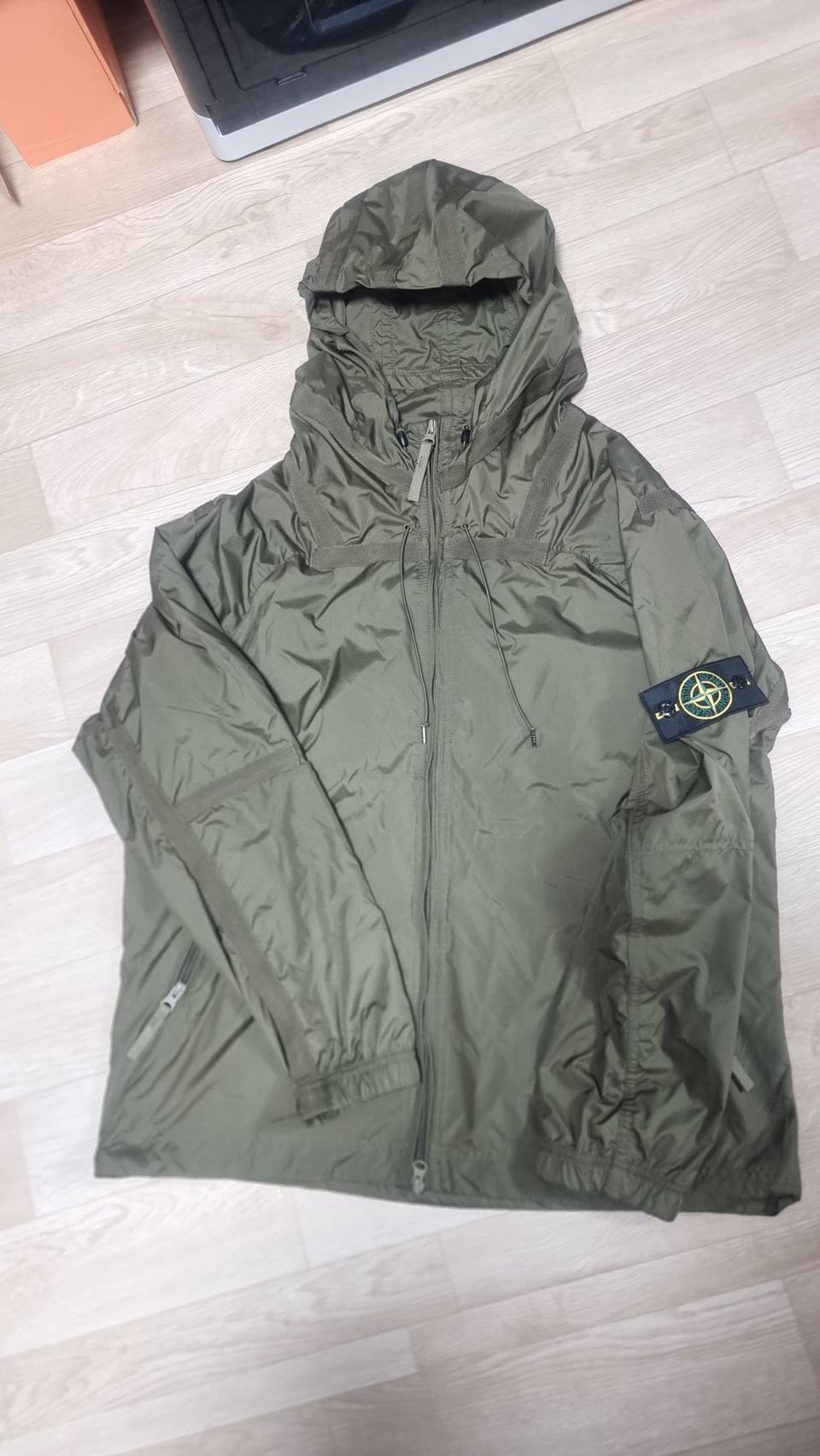 새상품 스톤아일랜드 바람막이 XL