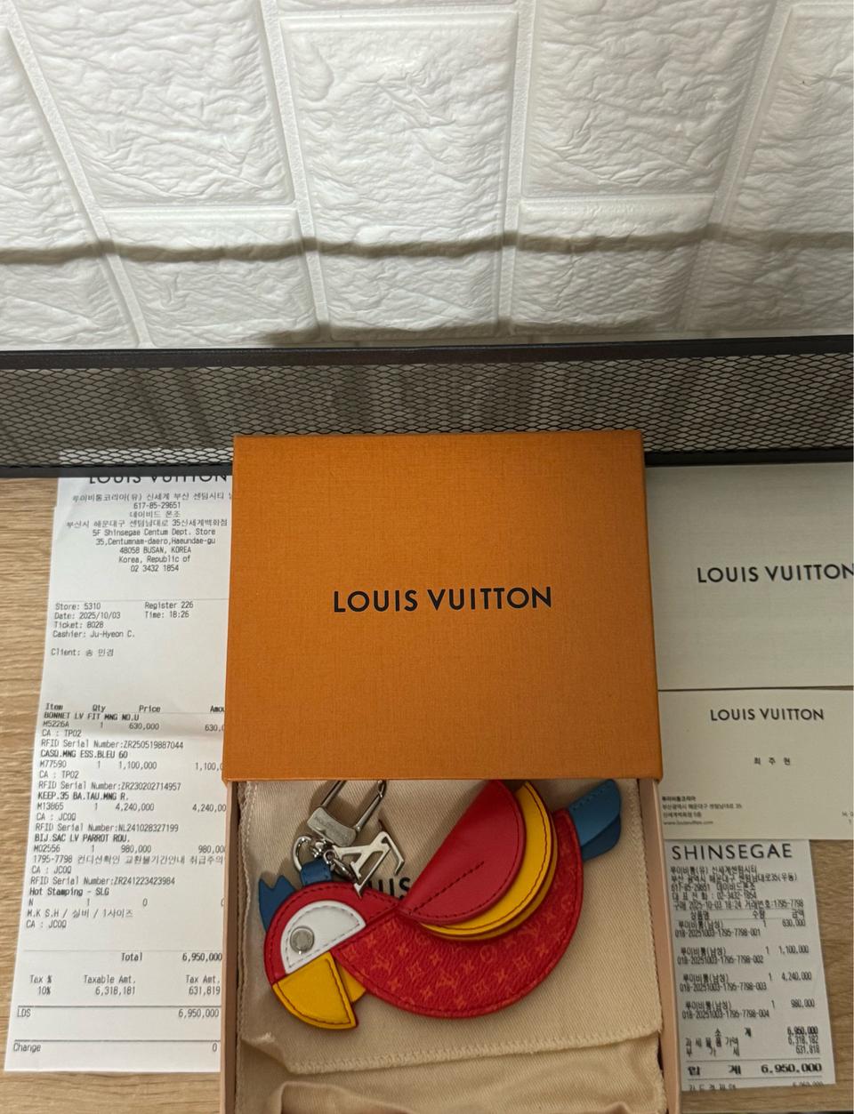 [OS] 루이비통 LV 패럿 백참 M02556