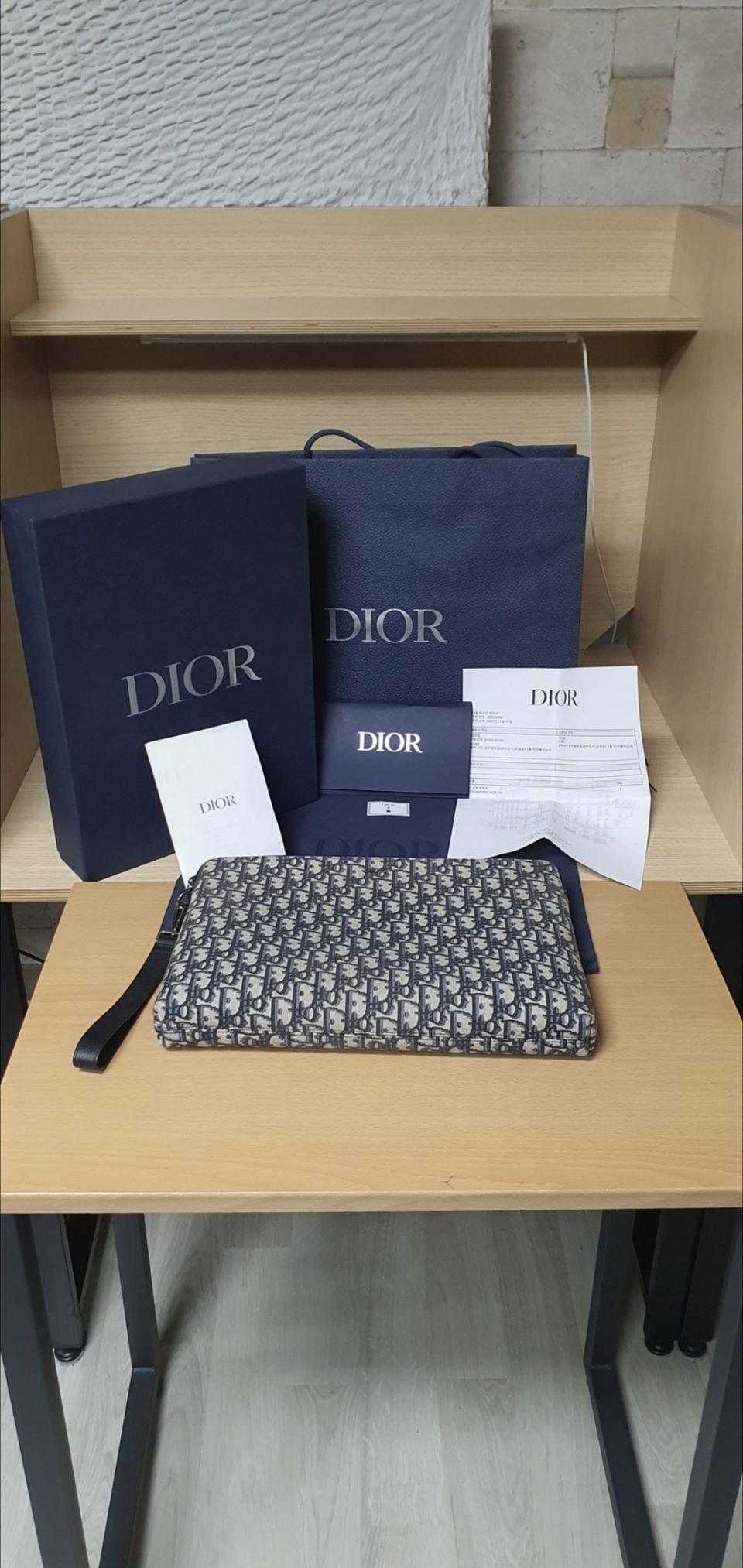 디올 아이패드 A4 파우치백/클러치백 새상품급 정품(영수증O)