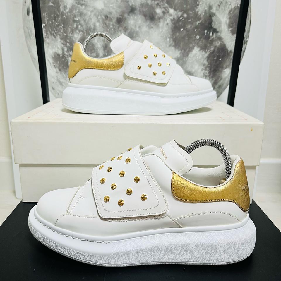 정품 37.5) 알렉산더 맥퀸 오버솔 스터드 스니커즈 235~240