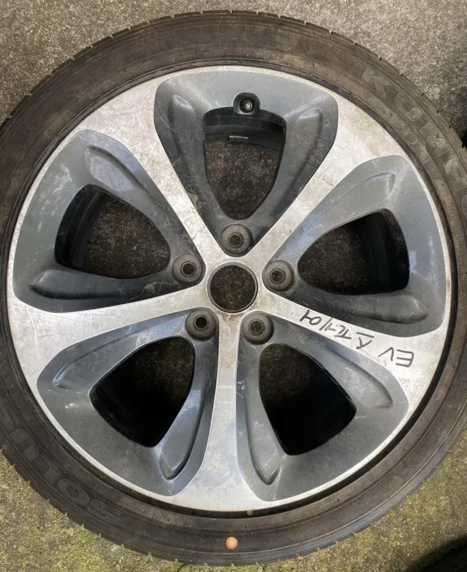 올뉴 카렌스 18인치휠타이어 딱 1개