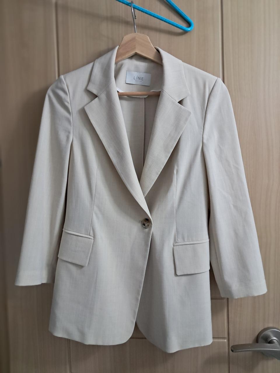 라인. 자켓