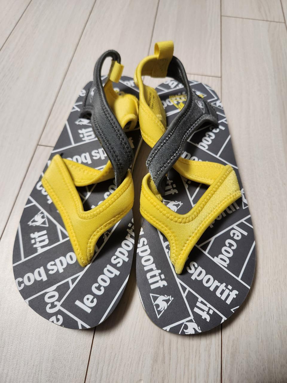 새상품) 르꼬끄 여성 샌들 사이즈240한번도 안신었어요 240은 타이