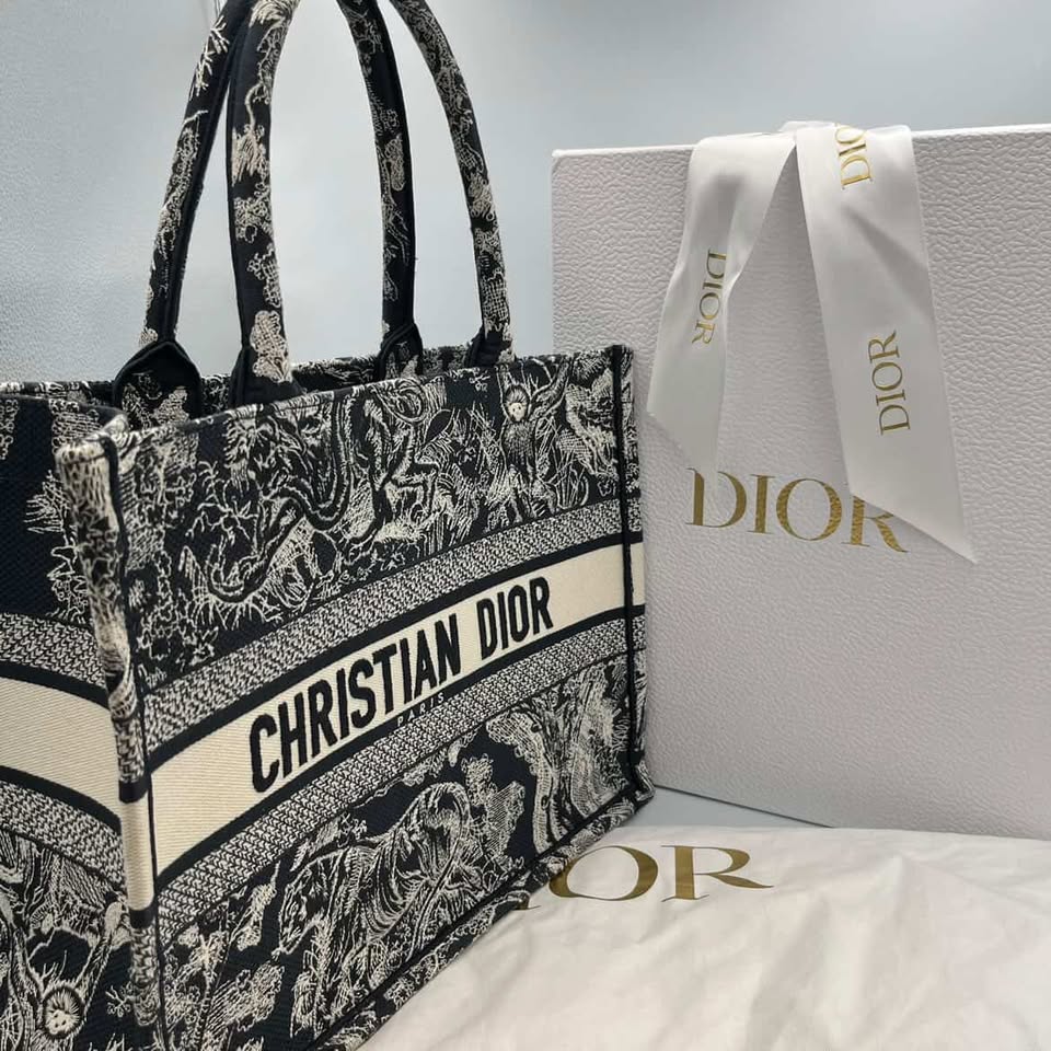 [정품/인보이스] 디올 뜨왈드주이 북토트백 뉴미듐