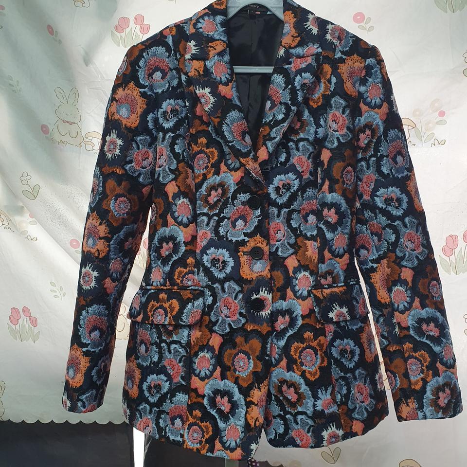 띠어리 ( 자수원단) 자켓