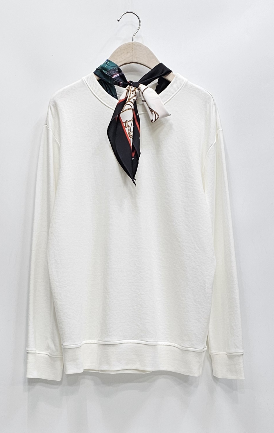 시슬리 스카프 포인트 티셔츠