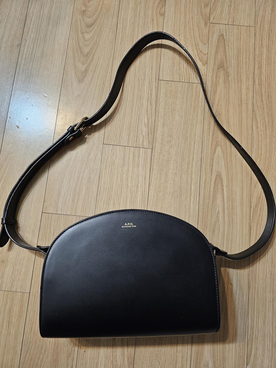 아페쎄 하프문 크로스백