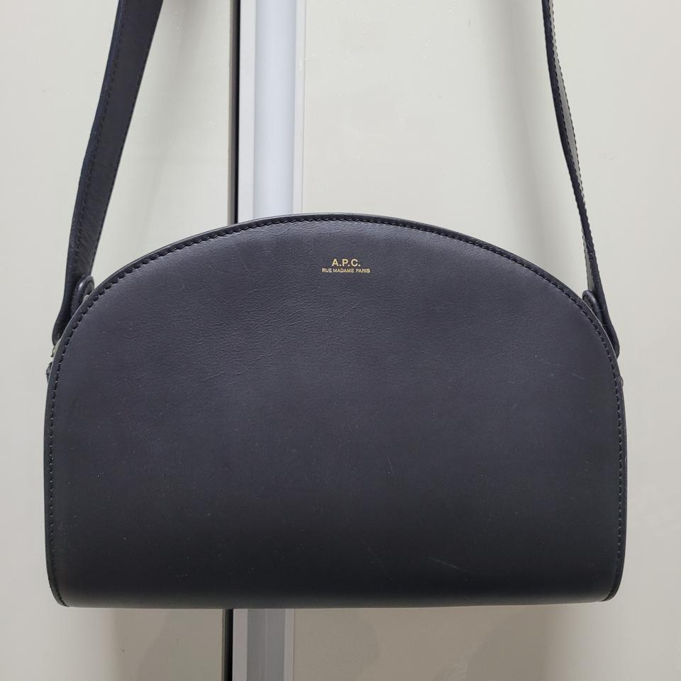 아페쎄 A.P.C. 하프문백 블랙