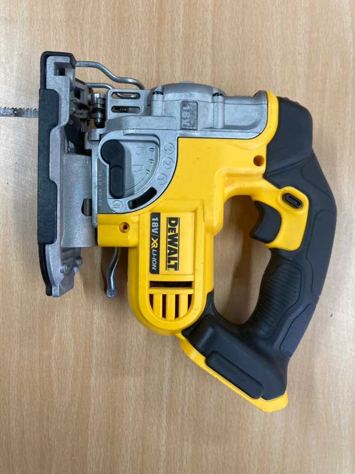 디월트 DCS331 충전 직소기 본체