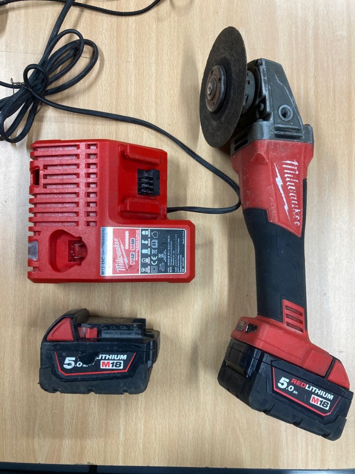 밀워키 M18 CAG125X 5인치 충전 그라인더 세트