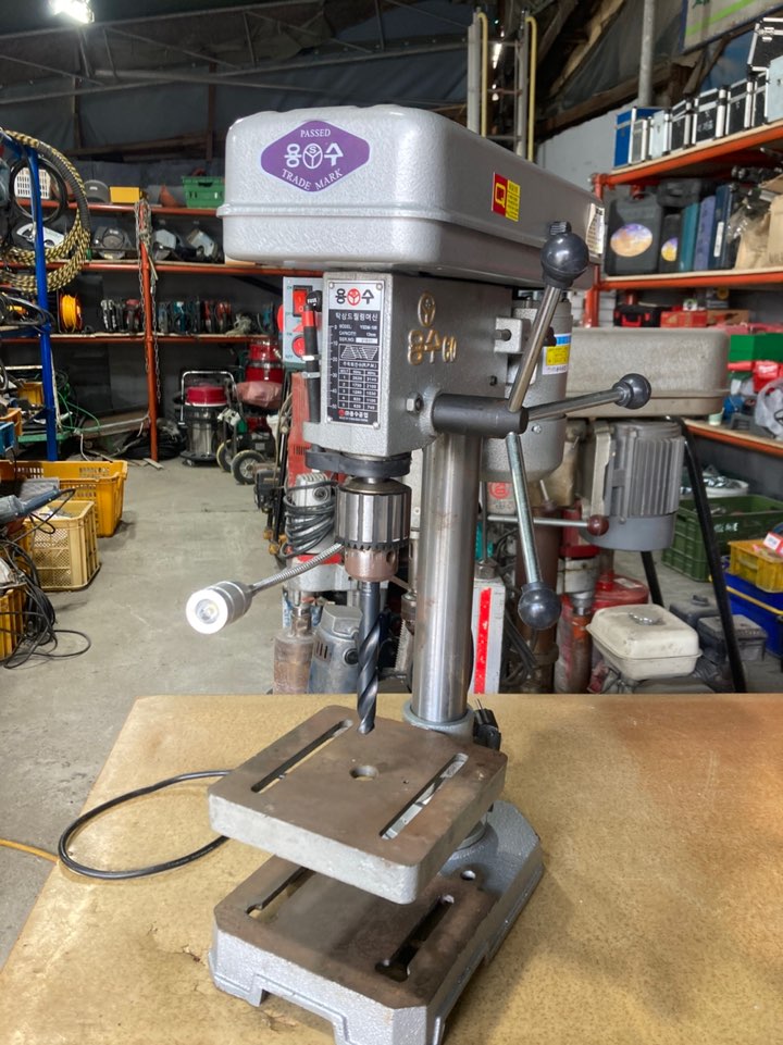 용수공업 YSDM-100 탁상용 드릴링 머신