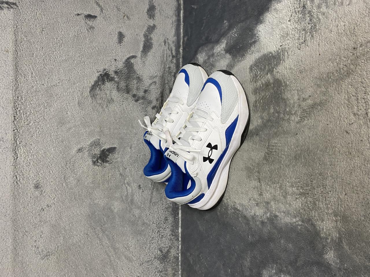 언더아머 운동화 270